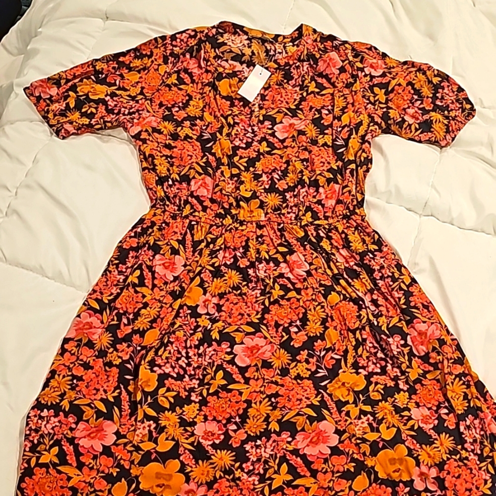 BRAND NEW LOFT outlet dress